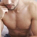 Jak oddálit ejakulaci: Nejlepší tipy pro delší sexuální zážitek muž-v-sedě-ma-problemy-s-erekci-jak-oddálit-ejakulaci